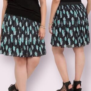 Torrid Floral Pleated Chiffon Floral Mini Skirt Black & Turquoise Size 4X 26/28